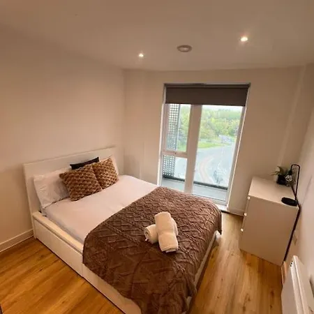 2 Bed Corner Apartment With Gym Manchester Extérieur photo