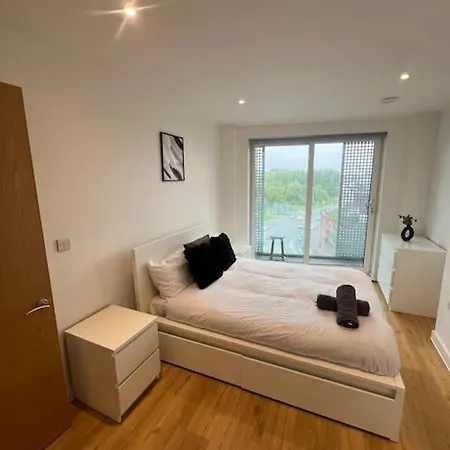 2 Bed Corner Apartment With Gym Manchester Extérieur photo