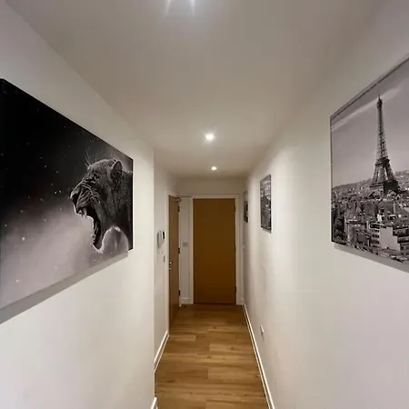 2 Bed Corner Apartment With Gym Manchester Extérieur photo